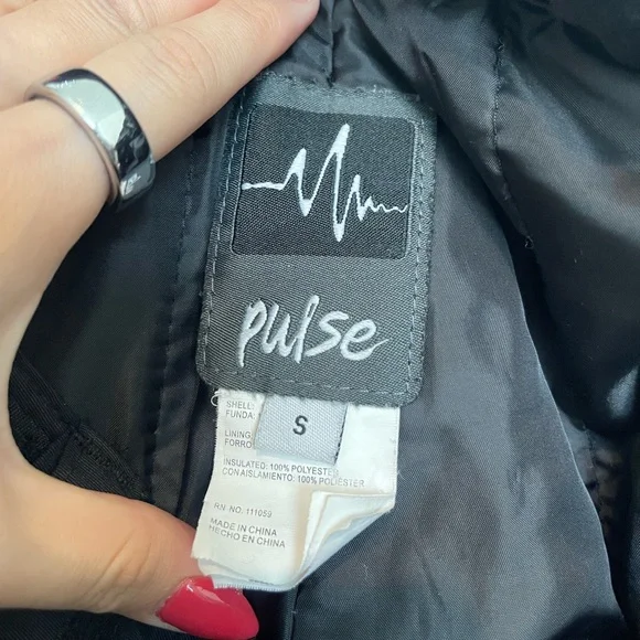 Pulse Snowboarding Pants in Black - Picture 4 of 7